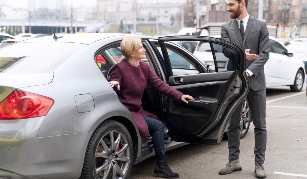Pick Up and Drop Off Service in Qatar